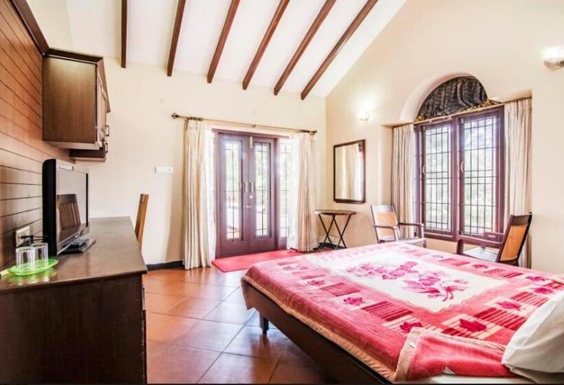 Deluxe Szoba Kind Size Bed, Sunrise On Hills