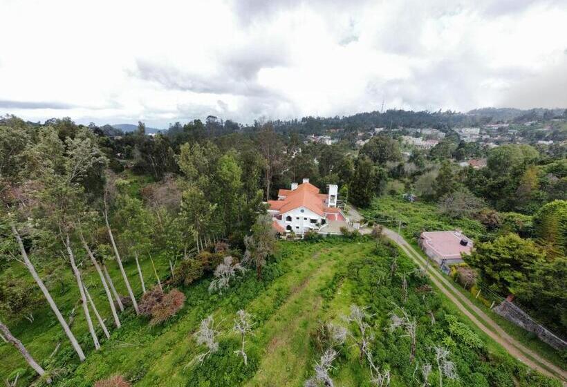 Deluxe Szoba Kind Size Bed, Sunrise On Hills