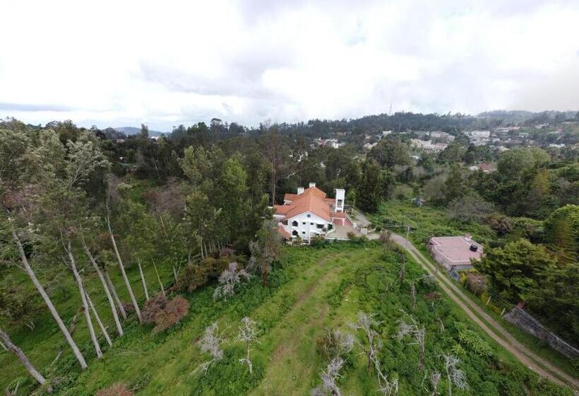 Deluxe Szoba Kind Size Bed, Sunrise On Hills