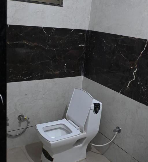 スイート, The New Lake Palace