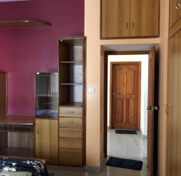 Quarto Deluxe Cama King, Mahagiri Nest