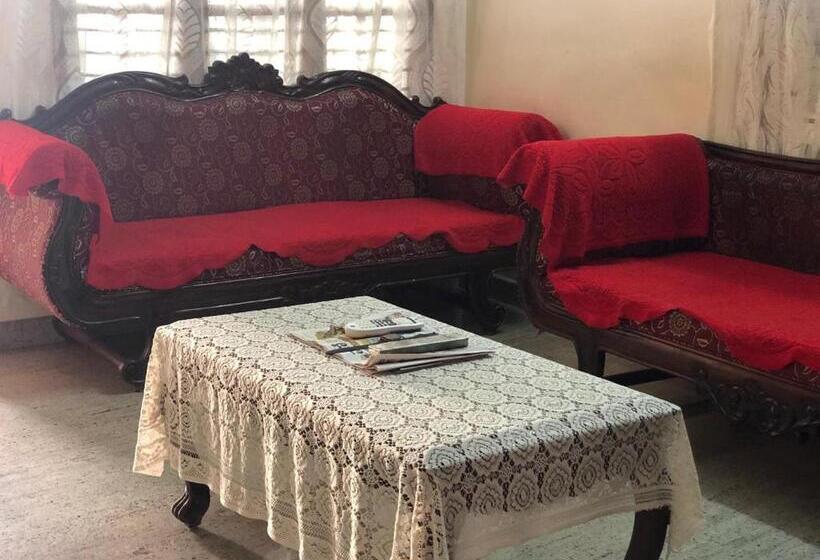 Quarto Estandar, Mahagiri Nest