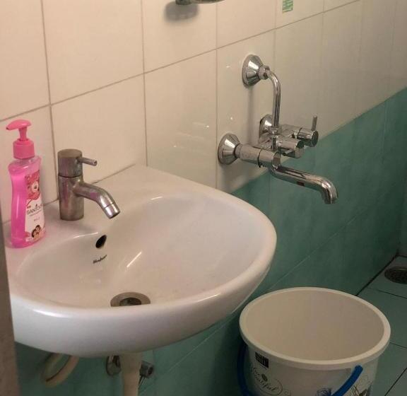 Quarto Estandar, Mahagiri Nest