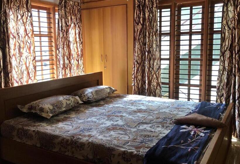 Quarto Superior Cama King, Mahagiri Nest