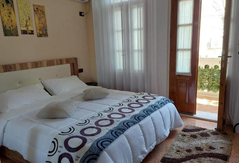 חדר סטנדרט עם מרפסת, Godard Apartments