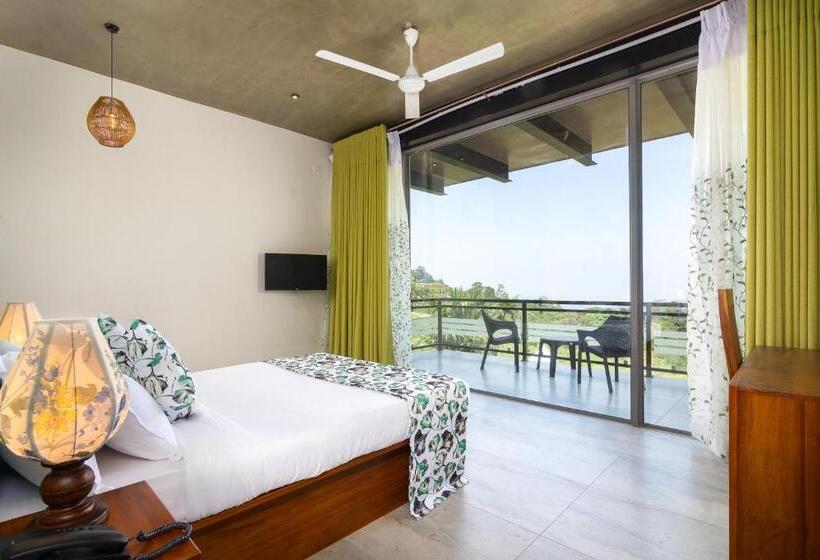 غرفة قياسية مطلة على الجبل, Tara Waterfall