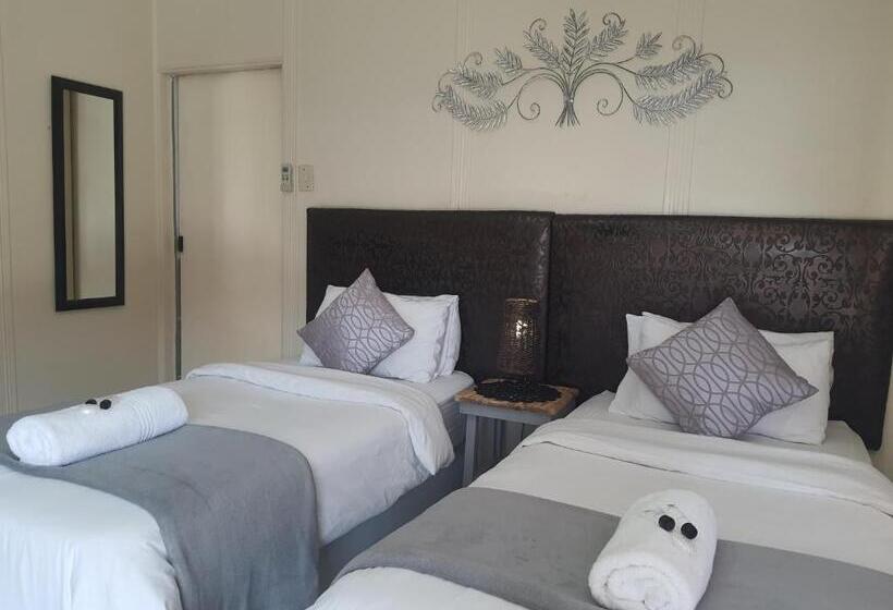 ガーデンビューデラックスルーム, Rhino Manor