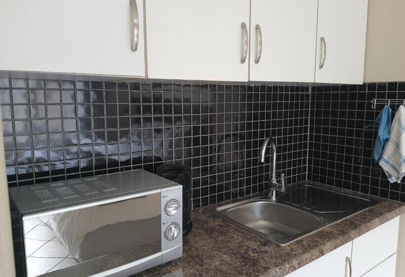 ガーデンビューデラックスルーム, Rhino Manor