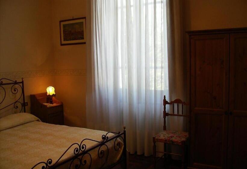 آپارتمان 3 خوابه, B&b Santa Chiara