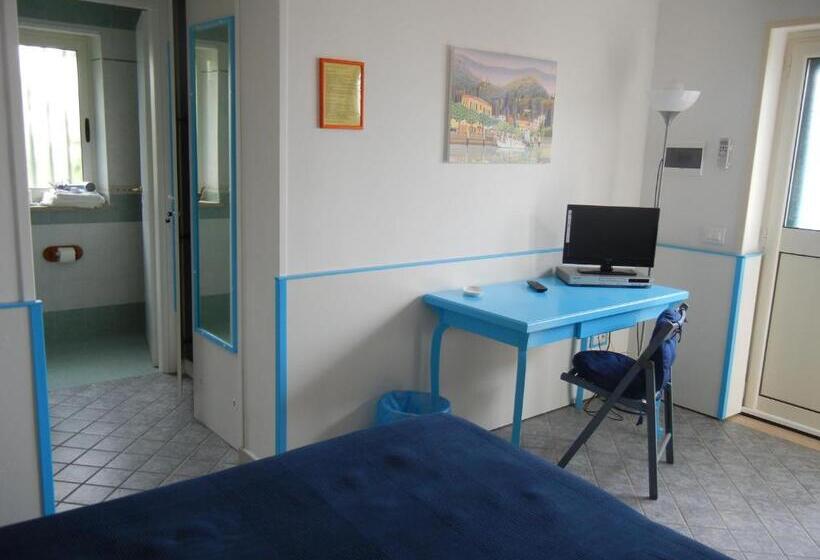 اتاق استاندارد چهارنفره با چشم‌انداز باغ, B&b Villa Evelina