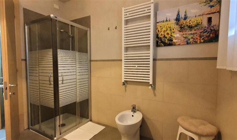 חדר סטנדרט לארבעה, Affittacamere Borgo Sabbionara