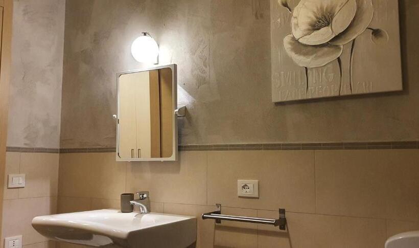 חדר סטנדרט לארבעה, Affittacamere Borgo Sabbionara