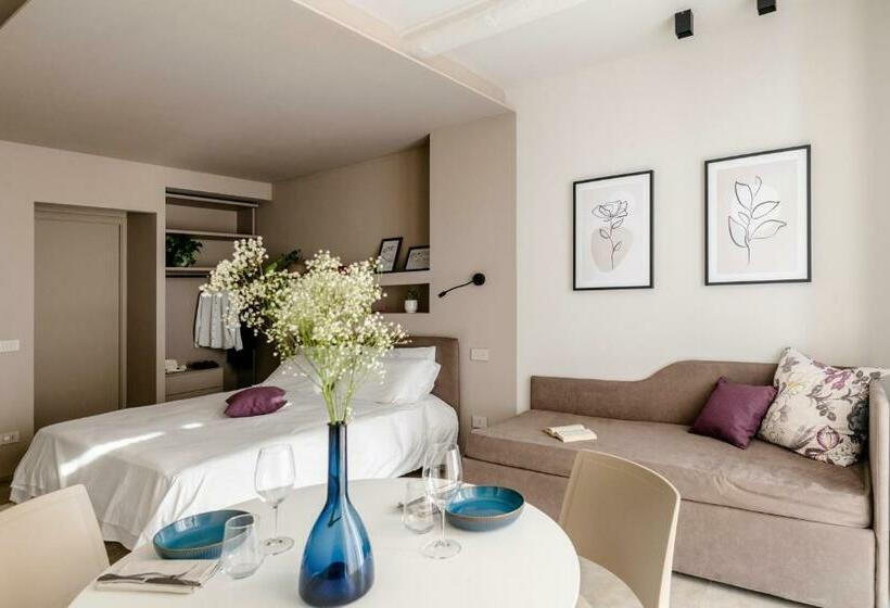 إستديو قياسى مزود بشرفة, Il Cortile Suites