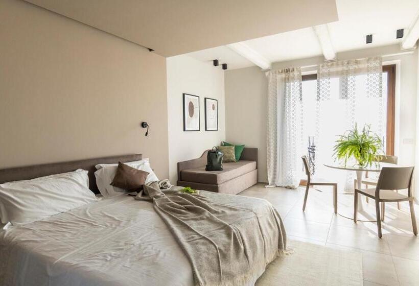 إستديو قياسى مزود بشرفة, Il Cortile Suites
