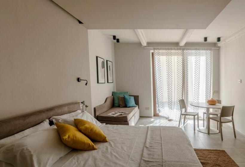 إستديو قياسى مزود بشرفة, Il Cortile Suites