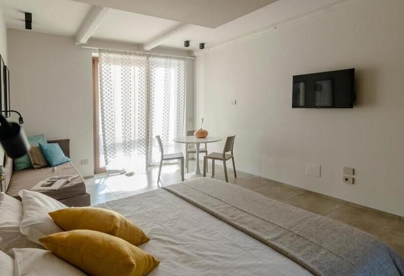 إستديو قياسى مزود بشرفة, Il Cortile Suites