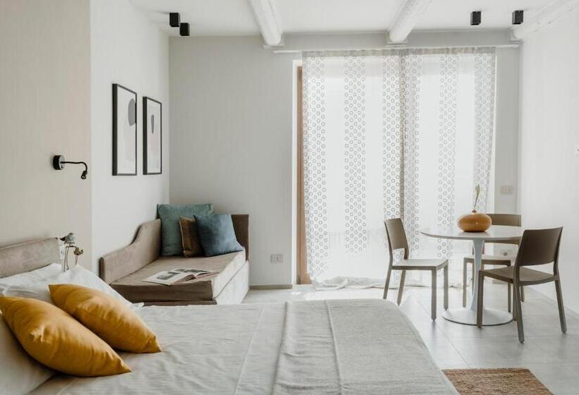 إستديو قياسى مزود بشرفة, Il Cortile Suites