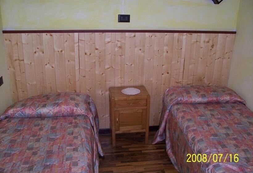 חדר בסיסי, Albergo Del Ponte