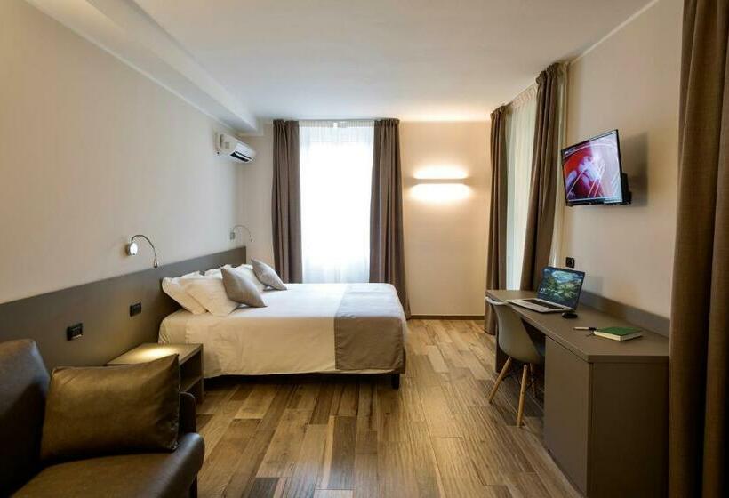 标准三人间, Baia Di Paré