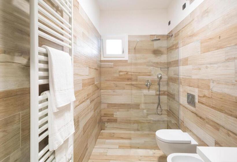 豪华湖景房, Baia Di Paré