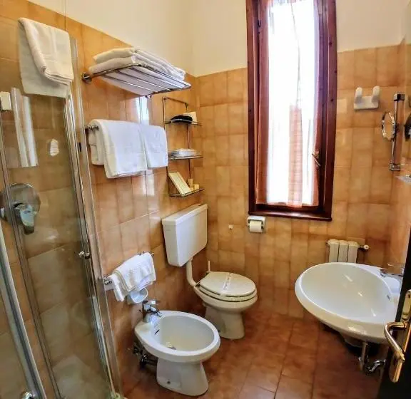 Standard Yhden Hengen Huone, Albergo Carancini