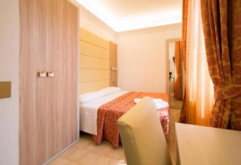 Standard Yhden Hengen Huone, Albergo Carancini