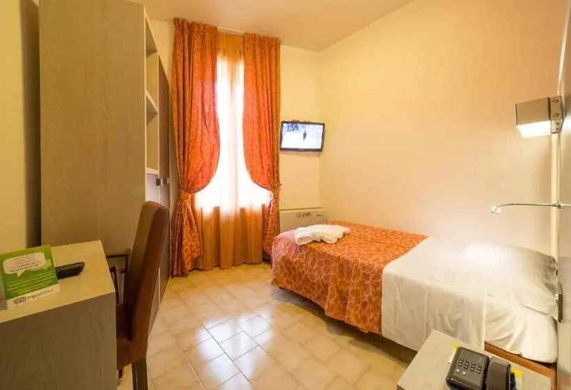 Standard Yhden Hengen Huone, Albergo Carancini
