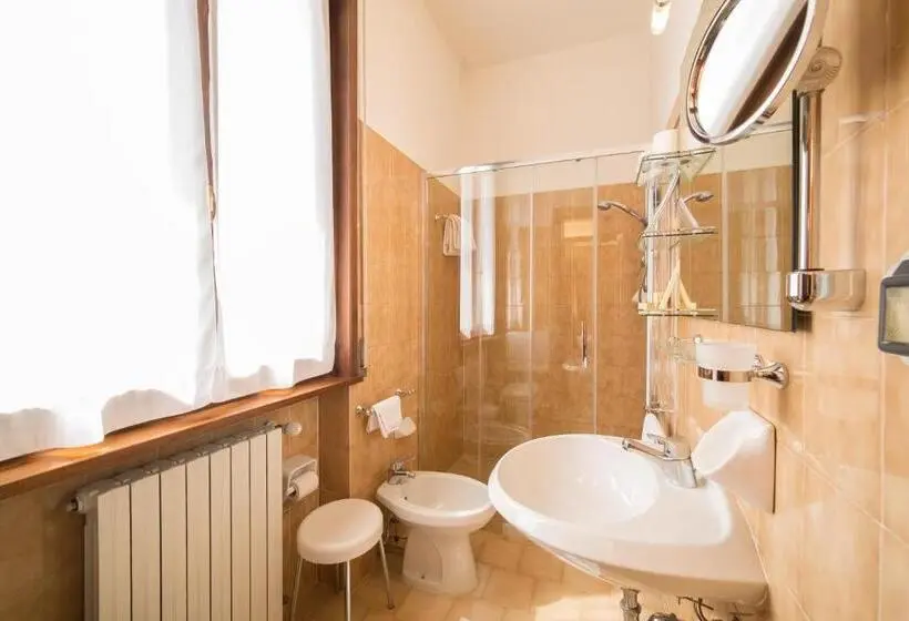 Standard Yhden Hengen Huone, Albergo Carancini