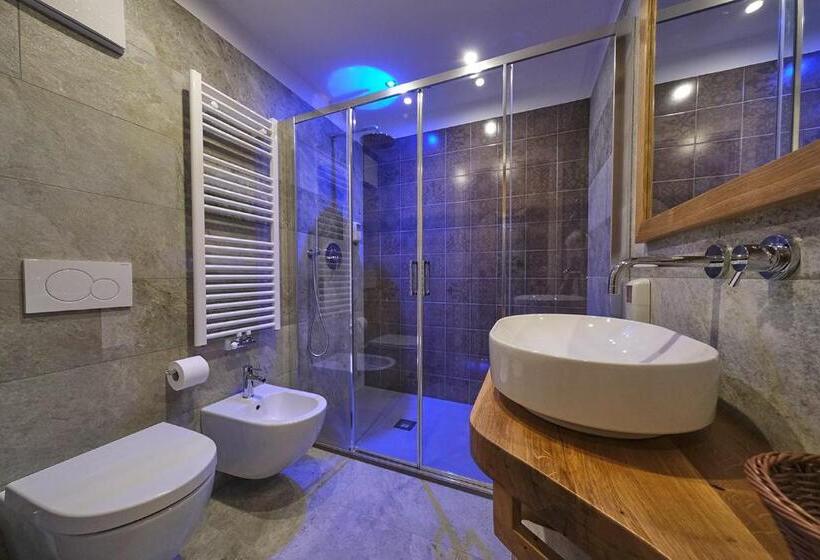 غرفة قياسية مزوَّدة بشُرفة, Cimon Dolomites