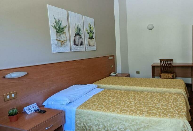 标准单人间, Del Sole