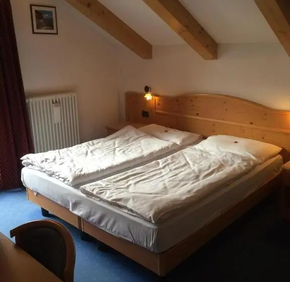 Standard-huone, El Geiger