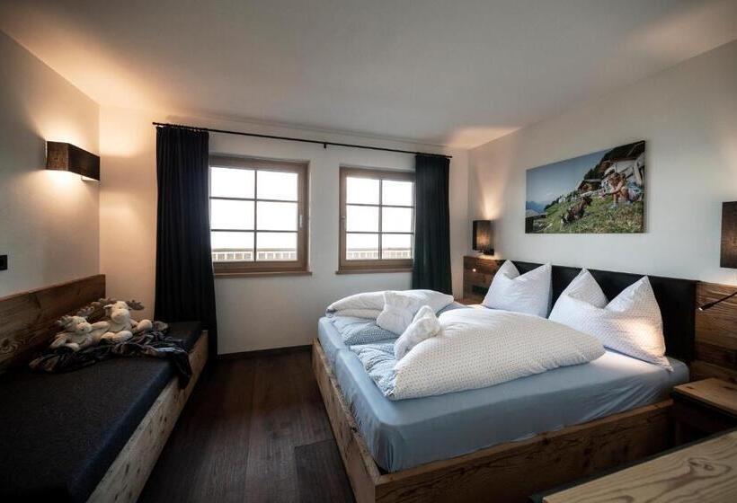 침실 2개 아파트, Familienalm Taser