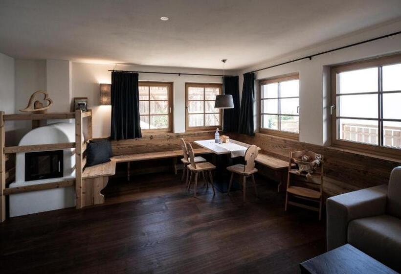 침실 2개 아파트, Familienalm Taser