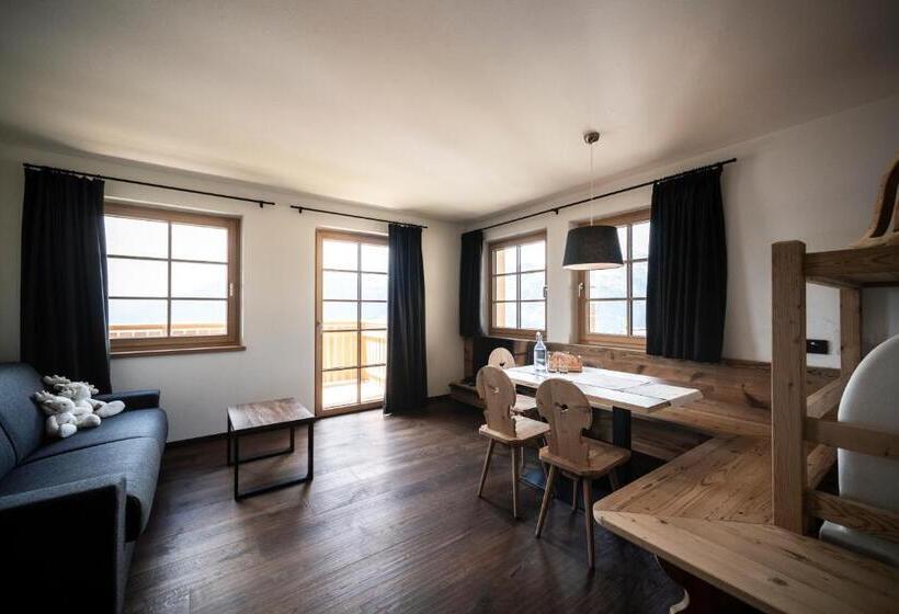 침실 2개 아파트, Familienalm Taser