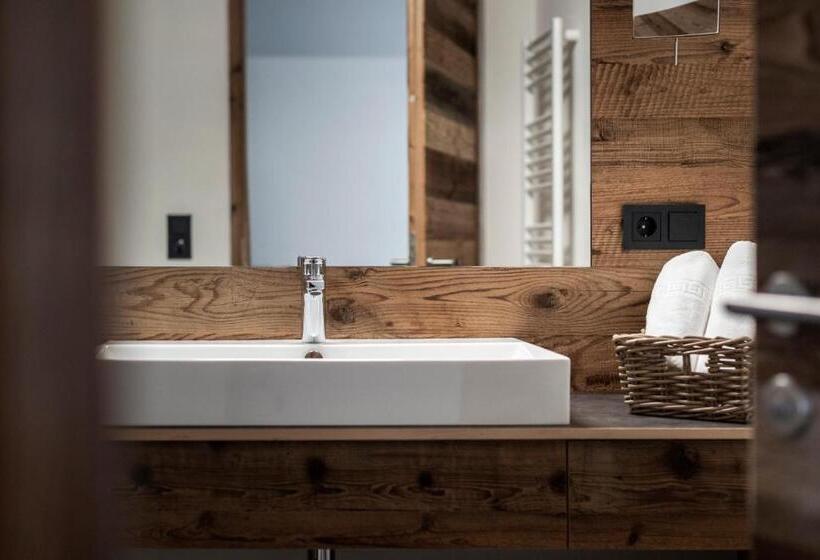 침실 2개 아파트, Familienalm Taser