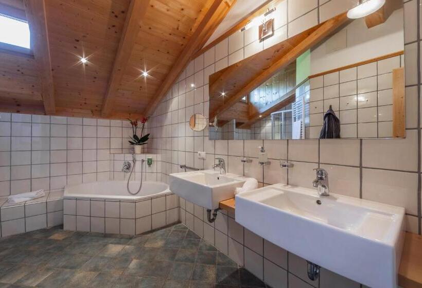 샬레, Familienalm Taser