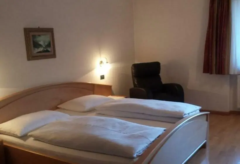Standard Kolmen Hengen Huone, Garnì Gardena Appartments