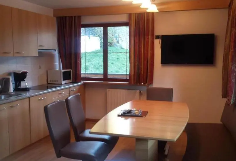 Huoneisto 4 Makuuhuonetta, Garnì Gardena Appartments