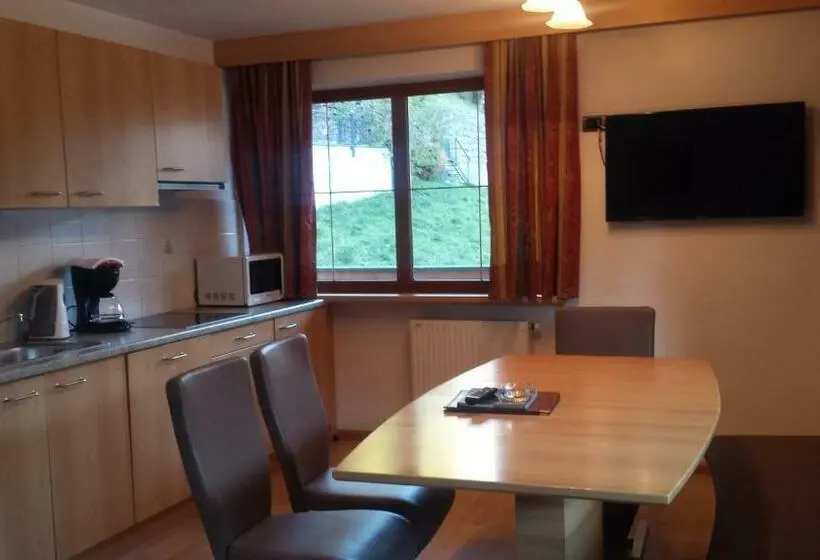 Huoneisto 3 Makuuhuonetta, Garnì Gardena Appartments