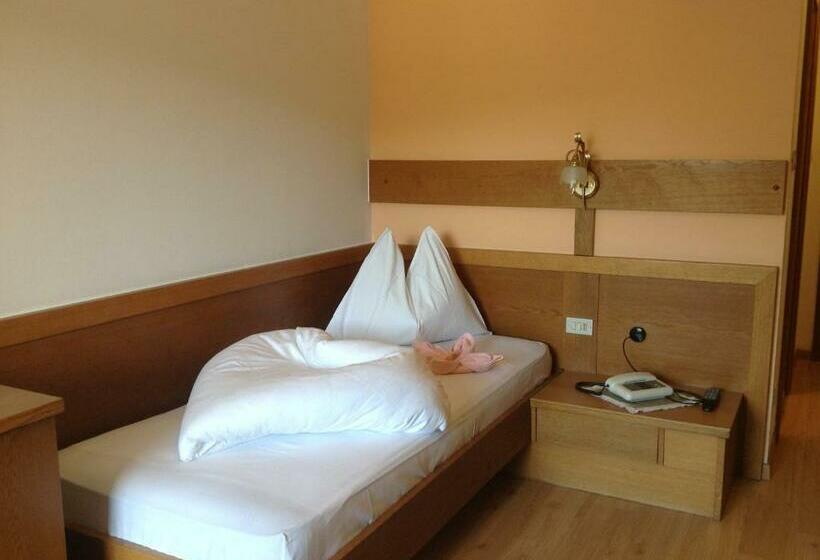 Номер Стандарт Индивидуальный с Балконом, Garnì Savoy