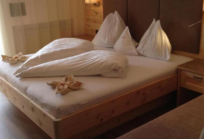 Номер Deluxe, Garnì Savoy