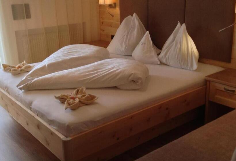 Номер Deluxe, Garnì Savoy