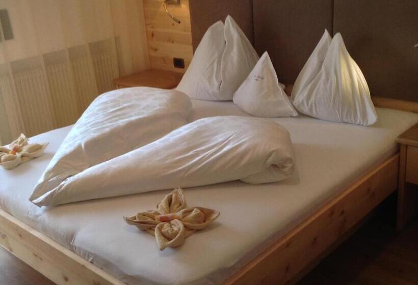 Номер Deluxe, Garnì Savoy