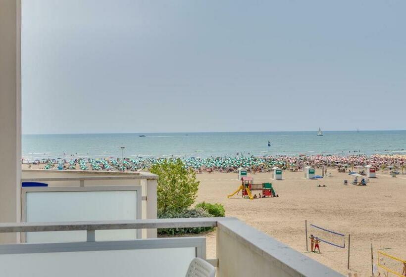 サイドオーシャンビュースタンダードルーム, Garni' Serena