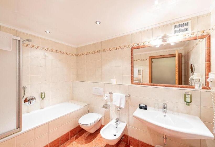 סוויטת ג'וניור, Gran Fanes