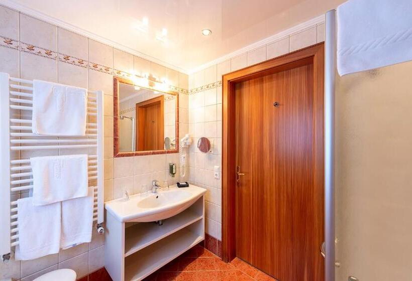 סוויטת ג'וניור, Gran Fanes