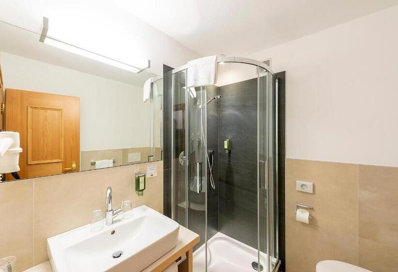 חדר סטנדרט לשלושה עם מרפסת, Gran Fanes