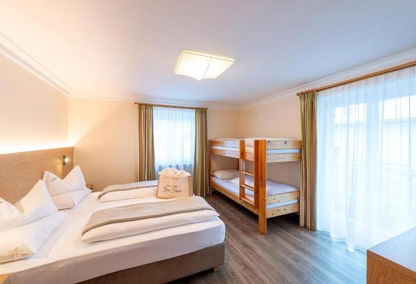 חדר לארבעה סטנדרטי עם מרפסת, Gran Fanes