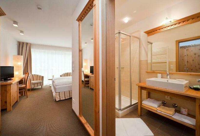 带露台可观山景的标准间, Gruber