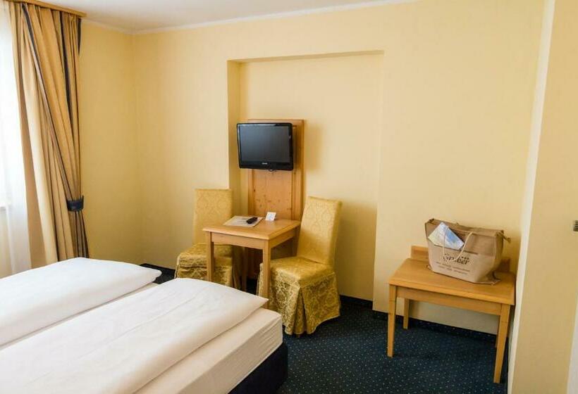 标准间带山景, Gruber